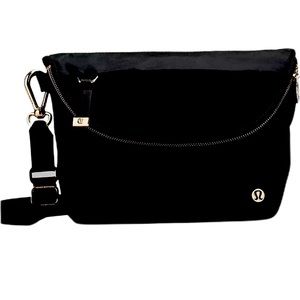 BRAND NEW LULULEMON ALL NIGHT FESTIVAL BAG 5L- GOLD HARDWARE